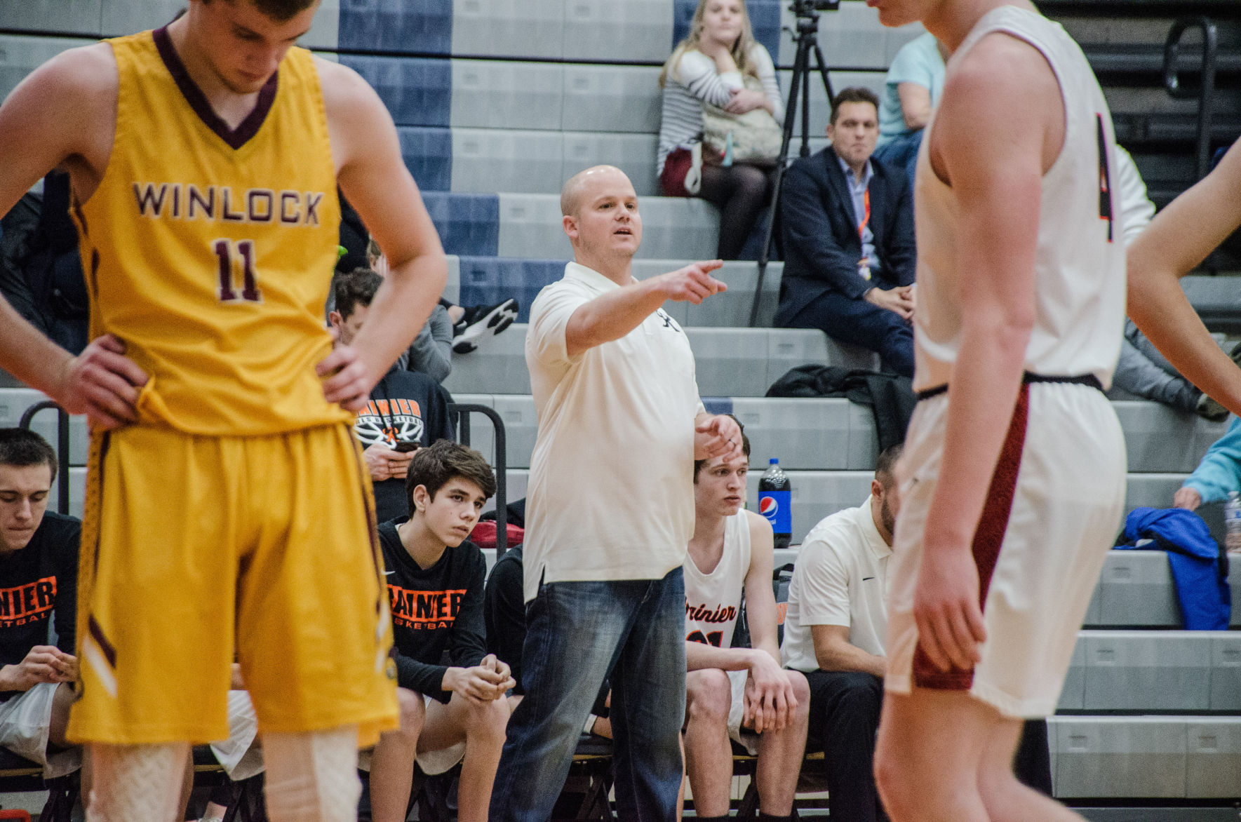 200130.sports.rainierbasketball.er3.jpg